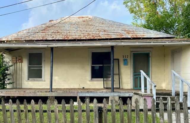 Charming 3/1 Victorian era home available for Residential and Commercial use - 512 Southeast 2nd Street, Gainesville, FL 32601