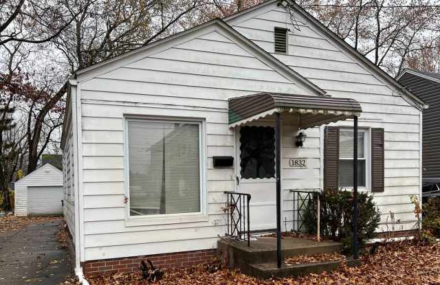 RARE VACANCY - CUYAHOGA FALLS.  A NICE 3 BEDROOM RANCH ON A QUIET ST. photos photos