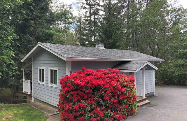 FURNISHED OR UNFURNISHED ADU STUDIO – In-Unit Laundry (Utilities Included) photos photos