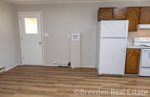 1670 Falls Avenue - A Gallery 3