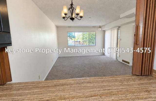 TAKE $625 OFF 1ST MONTH & APP FEE REIMBURSED! Updated Belmont Townhome $1250/$1250 Gallery 4