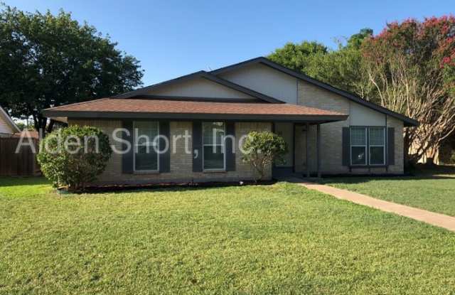 10 Merrie Circle - 10 Merrie Circle, Richardson, TX 75081