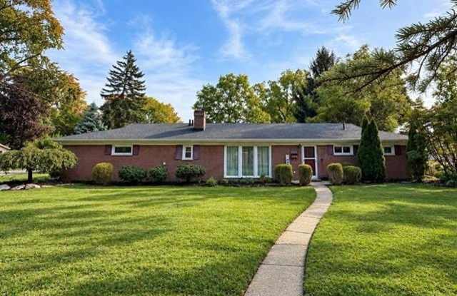 46176 Custer Avenue Gallery 1