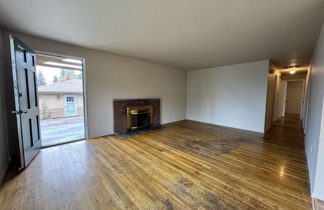Cozy and quiet 3 bed 1 bath rambler in South Seattle Gallery 4