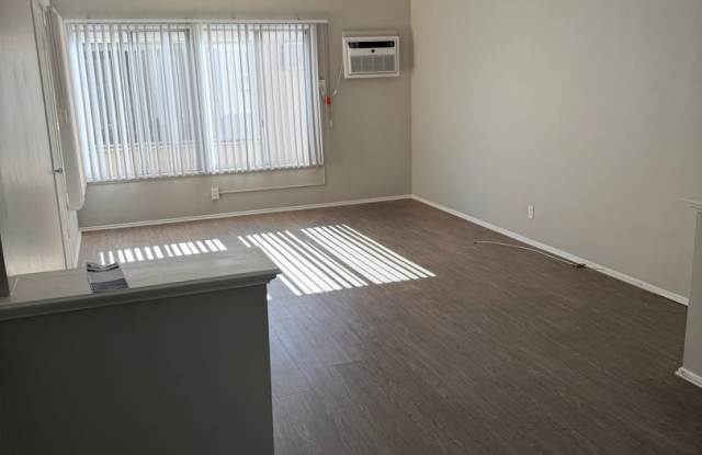 5309-5315 Whitsett Avenue photos photos