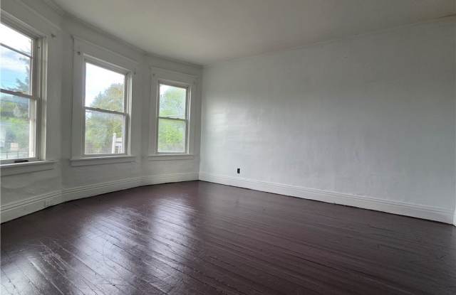 67 Moeller Street Gallery 2