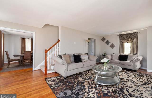 7022 DEERFIELD ROAD Gallery 3