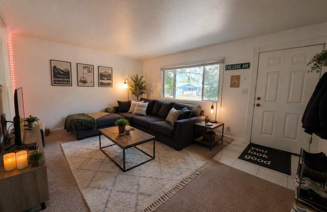 *AVAILABLE NOW* 3 Bedroom in Martin Acres, Huge Yard Gallery 4