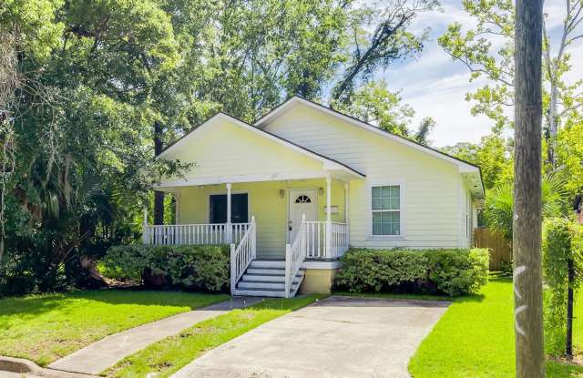 SCAD-Friendly 3BR Home Near Bus Route – Perfect for Roommates Gallery 3