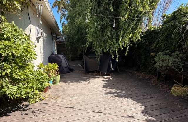 Charming 2BR/1BA Home on Santa Cruz's Lower Westside Gallery 3