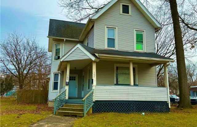 167 Charles Avenue NE photos photos