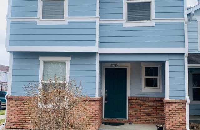 3 Bedroom 2 Bathroom Townhome Close to DIA photos photos