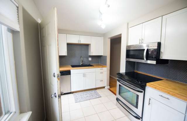 Charming Englewood Home | 3 Bed + 2 Bath Near South Broadway & Harvard Gulch Gallery 4