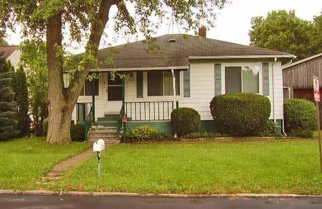 1308 Jewett Avenue photos photos