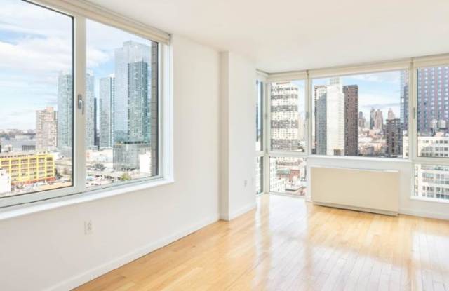 522 West 37th Street photos photos