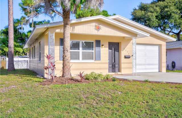 1735 SHORE ACRES BOULEVARD NE Gallery 2