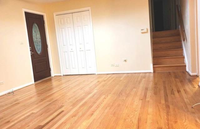 209 N Stevenson Lane Gallery 2