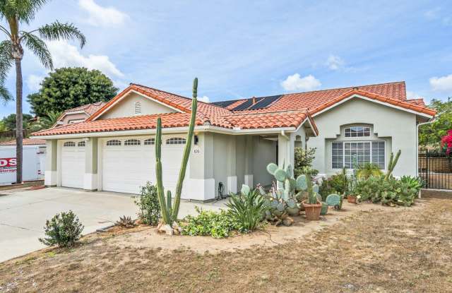 Spacious Corner Lot Home with Pool in Beautiful Felicita Crest photos photos