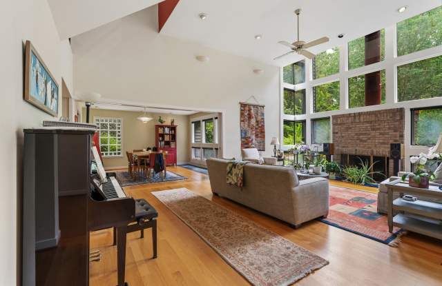 Contemporary 4bd/3.5ba Near Hope Valley + Home Equidistant to Downtown Durham & Chapel Hill! photos photos