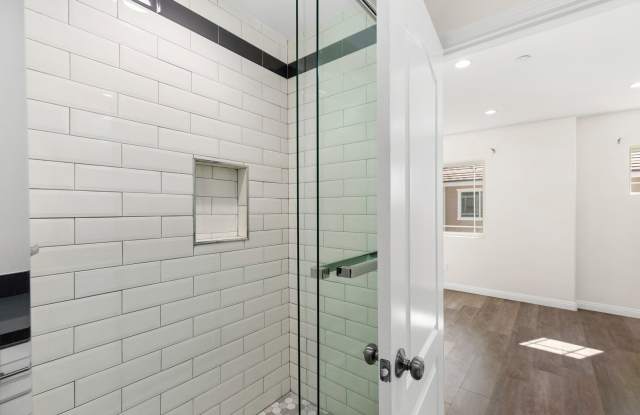 3 Bedroom  2.5 Bathroom Townhome with 2 Car Garage  Laundry photos photos