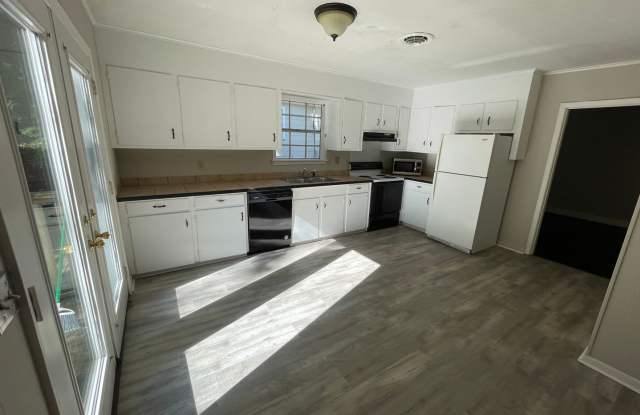 3BR/2BA Home Gallery 4