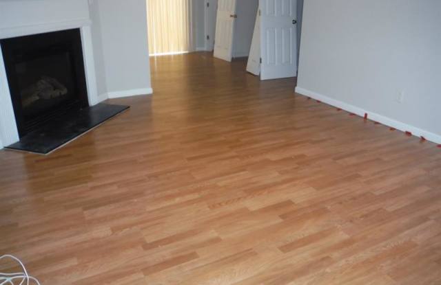 370 SPRING WALK Trace Gallery 4