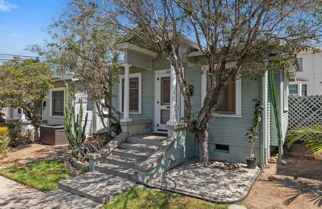LOVELY COTTAGE IN HILLCREST. Gallery 4