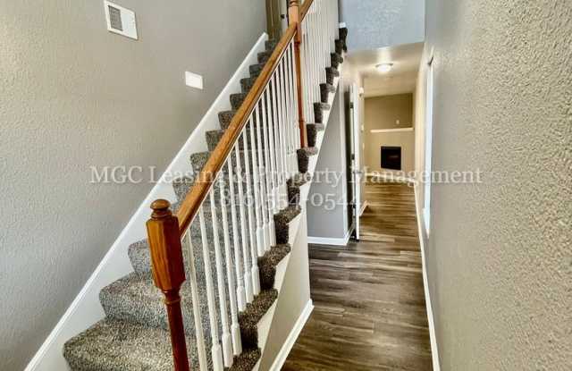 3101-3103 NW Gateway Dr Gallery 1