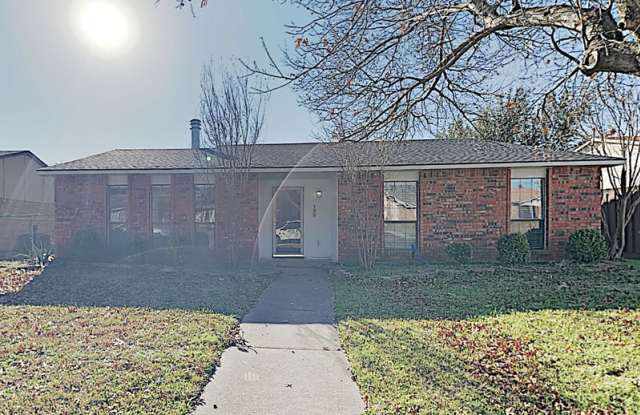 300 Boxwood Dr - 300 Boxwood Drive, Mesquite, TX 75150