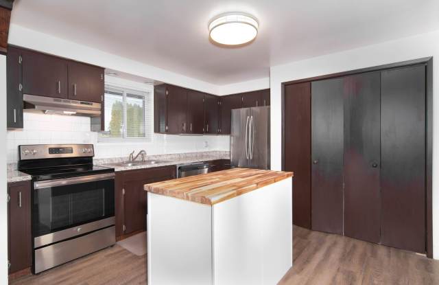 **Half off 1st Month's rent!!** 3 Bed 2 bath property centrally located in Spokane Valley Gallery 3