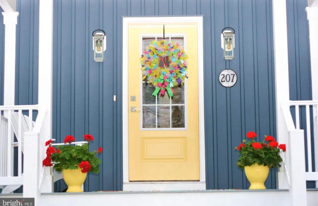 207 BROOKS Lane Gallery 1