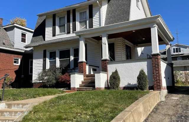 Three bedroom one bathroom home for rent - 1604 Shorb Avenue Northwest, Canton, OH 44703