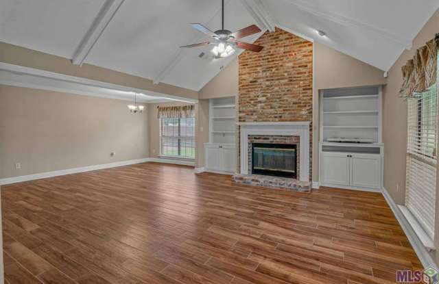 Charming 3 Bedroom 2 Bath House located in Central, La photos photos