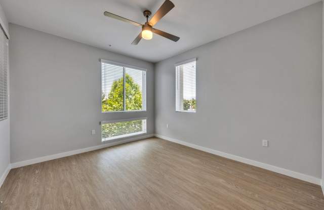 Downtown Ontario Luxury Apartments Gallery 3