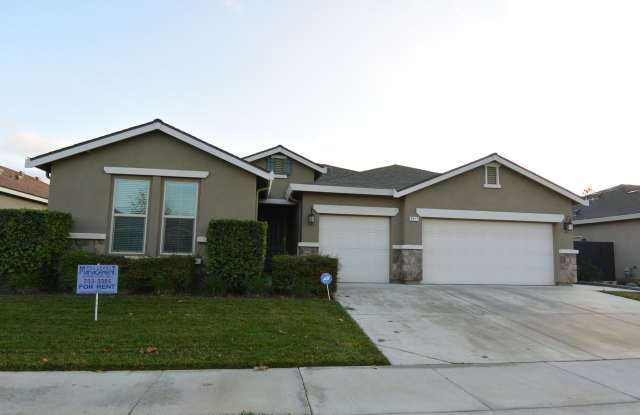 Beautiful 3 bedroom 2 bath Home With Bonus Room! Gallery 1