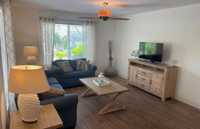 4552 Poinciana St photos photos