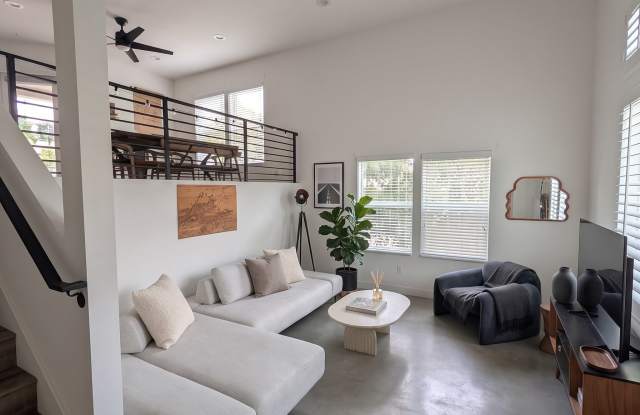 1804 Termino Avenue Gallery 1