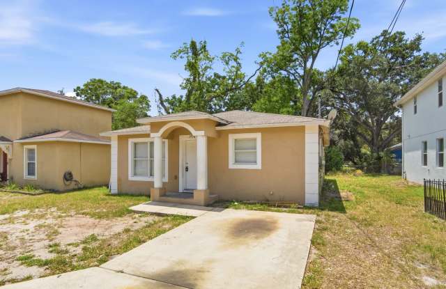 MOVE IN SPECIAL! Charming 3 bedroom home. Gallery 4