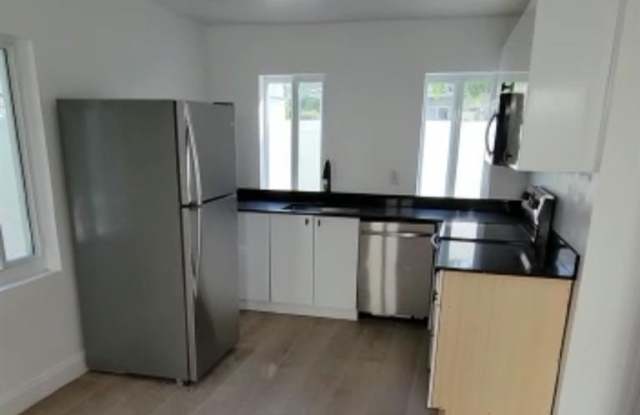 1744 SW 10th St photos photos