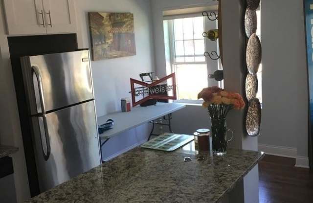 15 N Vail/15 W Davis - 15 North Vail Avenue, Arlington Heights, IL 60005