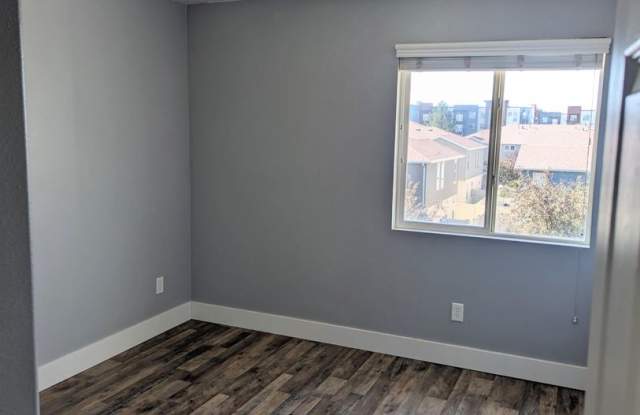 Beautiful 3 Bedroom Condo in Sandy! Gallery 3