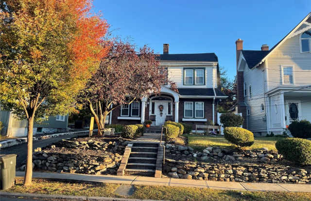 170 High Avenue unit: 4 photos photos