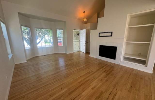 Spacious 3-Bedroom, 3-Bath Home with Open-Space Views & Attached Garage Gallery 3
