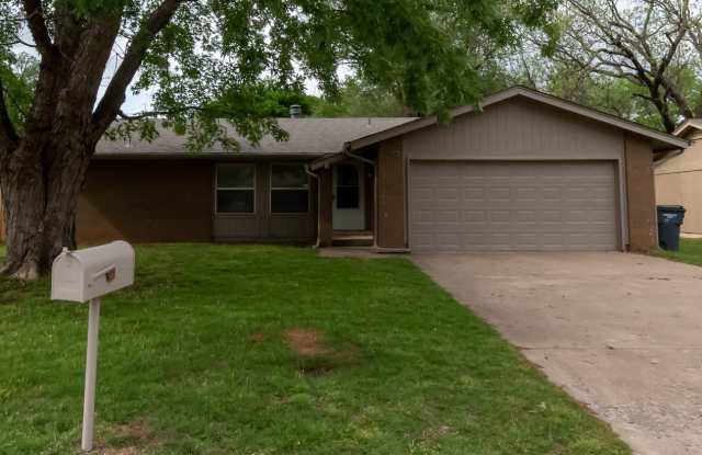 This Super Cute 3 Bed, 2 Bath, 2 Car Garage Home Is In The Heart Of Jenks! photos photos