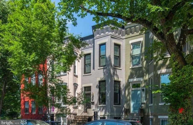 330 11TH Street SE - 330 11th Street Southeast, Washington, DC 20003