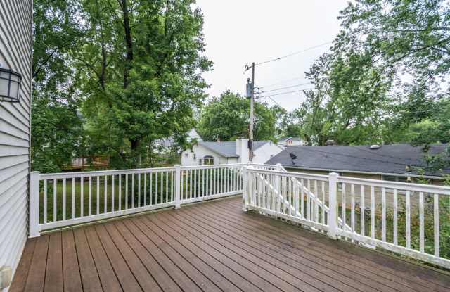 **August 2027** Walking Distance to Memorial Stadium!! 4 Bed, 3 Bath with Large Backyard & Deck!! Gallery 3