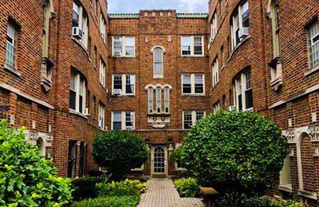 1230 West Winona 2W photos photos