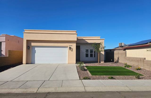 New San Luis AZ Rental with landscaping and fenced lot - 3 Bedrooms photos photos
