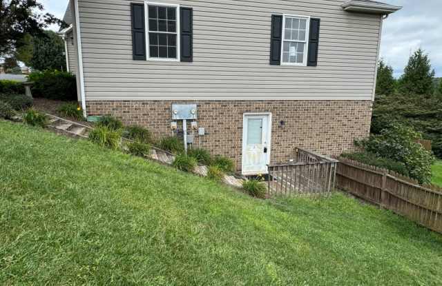 Cozy one bedroom lower level apartment! photos photos