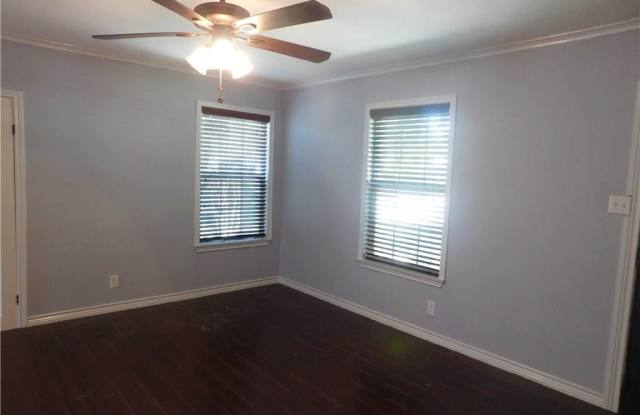 2724  Townsend Drive Gallery 3